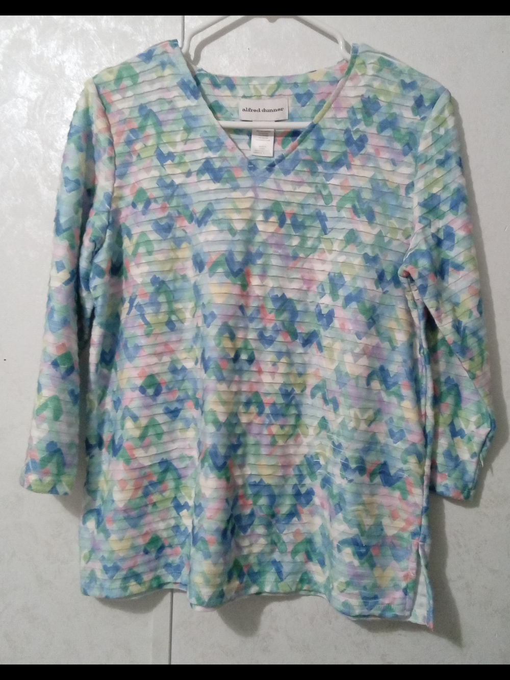 Alfred Dunner Pastel Watercolor Geometric V-Neck Top 3/4 Sleeve Size Small
